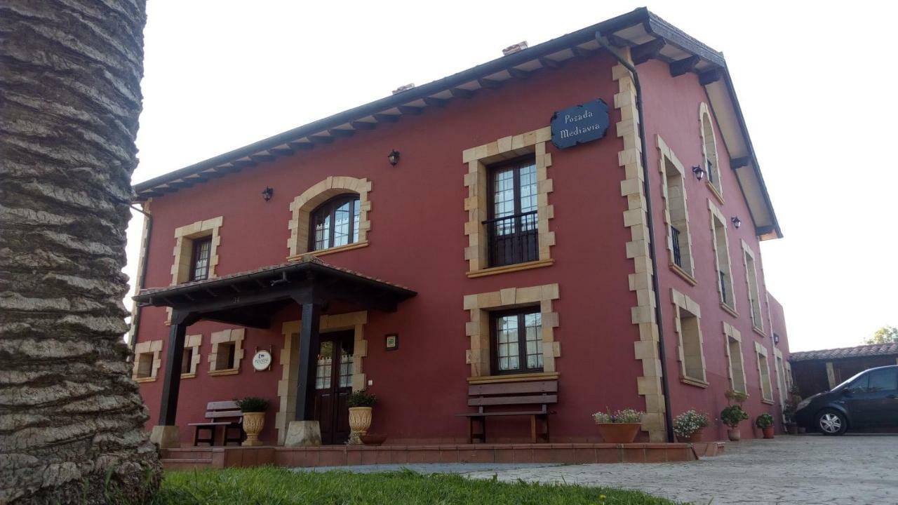 Posada Mediavia Убиарко Екстериор снимка