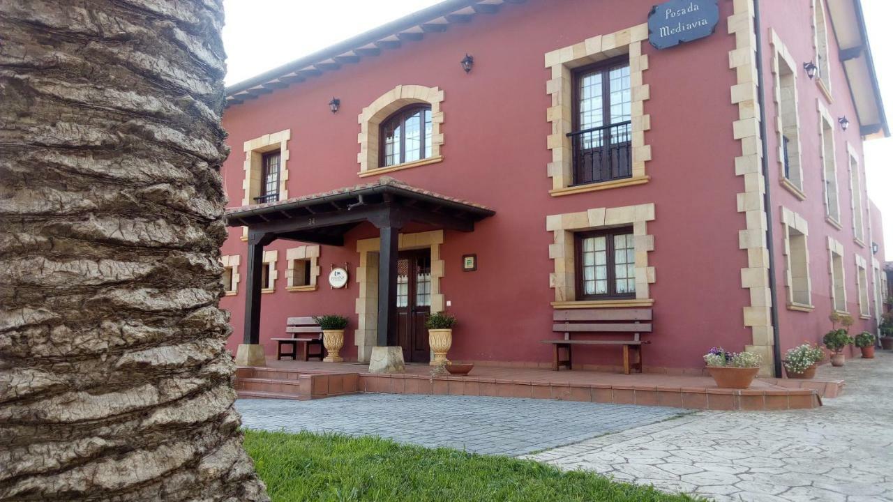 Posada Mediavia Убиарко Екстериор снимка
